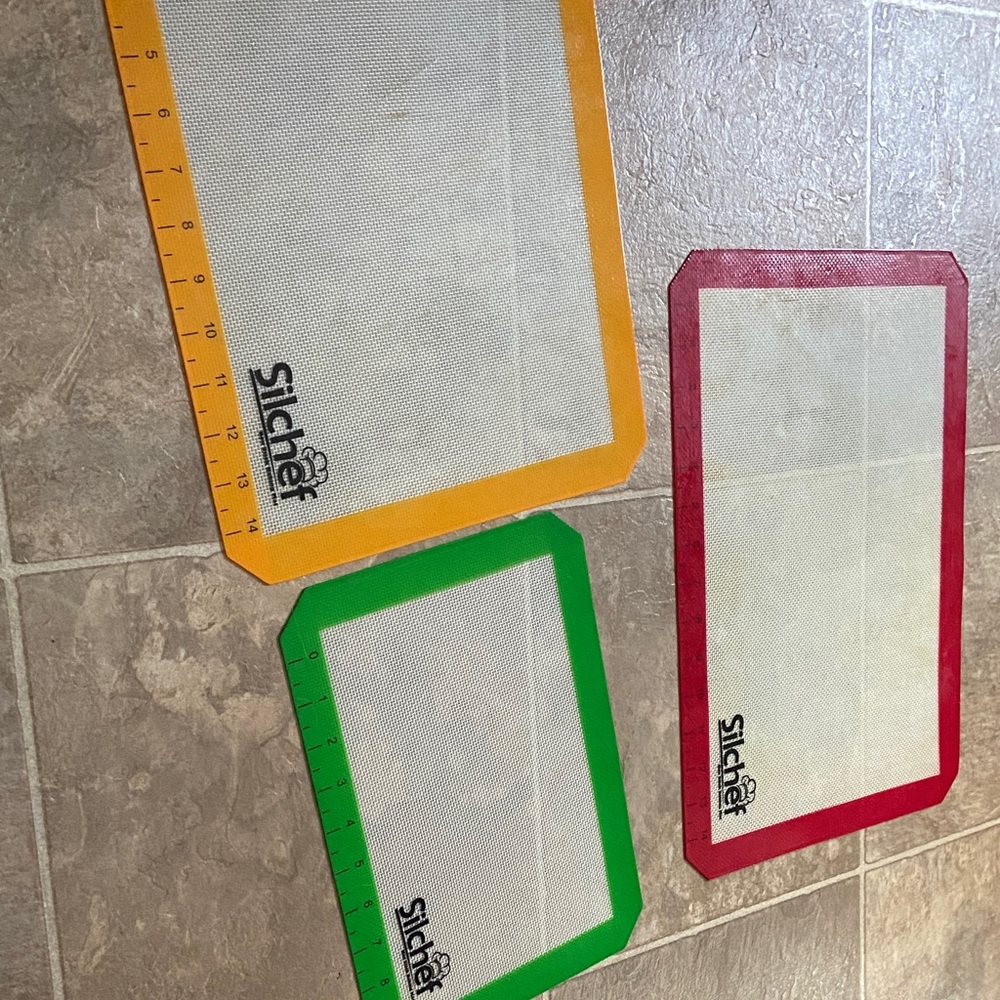 Silchef Silicone Baking Mats Set - Red, Green, Yellow